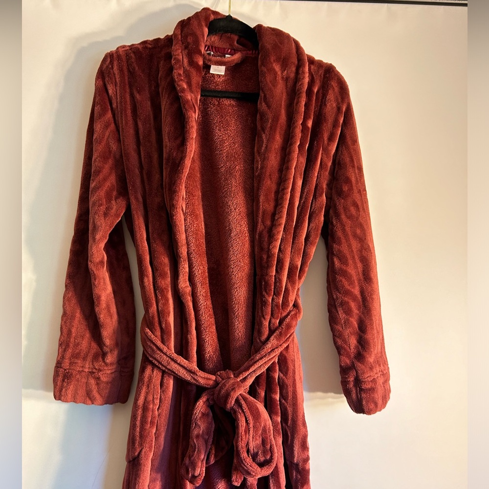 LIZ CLAIBORNE TEXTURED BURGUNDY COLOR ROBE WITH POCKETS AND BELT WOMEN’S SIZE S - Picture 5 of 7